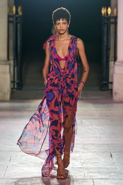 Look 18
